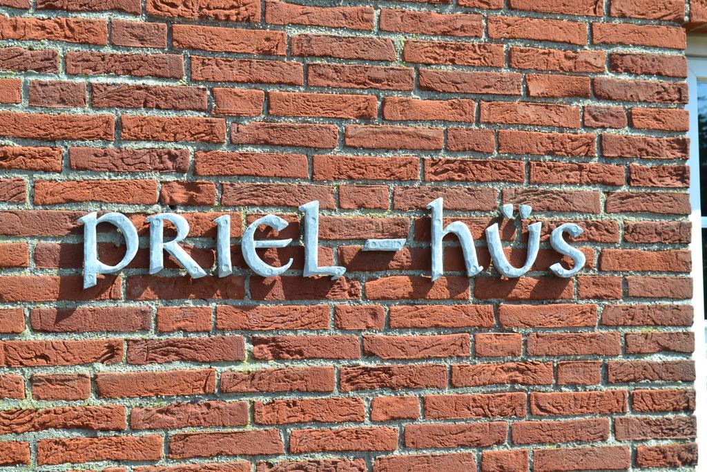 Priel-Hues Apartment List Bagian luar foto