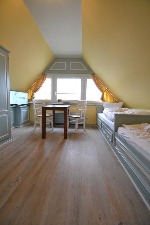 Priel-Hues Apartment List Bagian luar foto