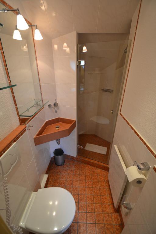 Priel-Hues Apartment List Bagian luar foto