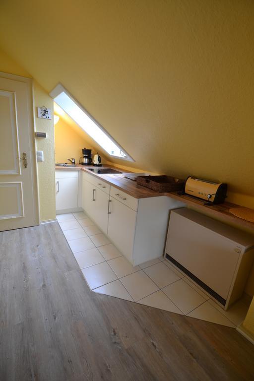 Priel-Hues Apartment List Bagian luar foto