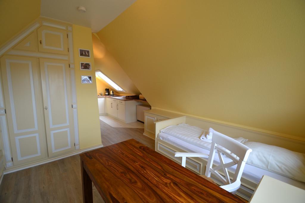 Priel-Hues Apartment List Bagian luar foto