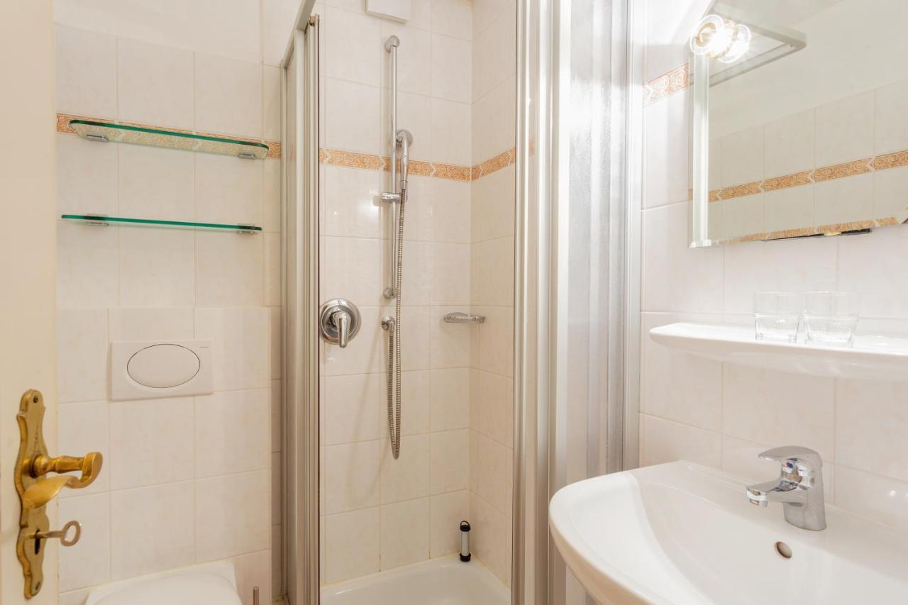 Priel-Hues Apartment List Bagian luar foto
