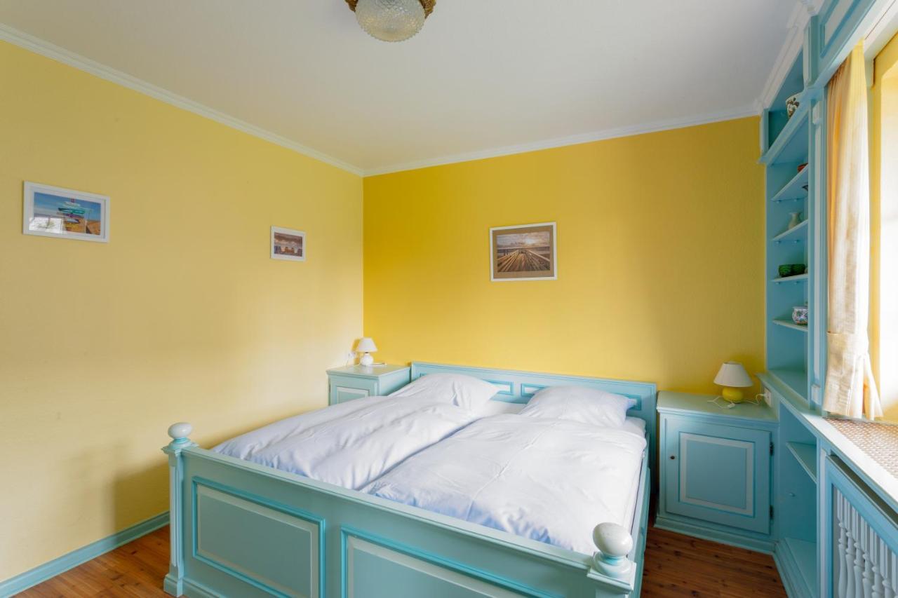 Priel-Hues Apartment List Bagian luar foto