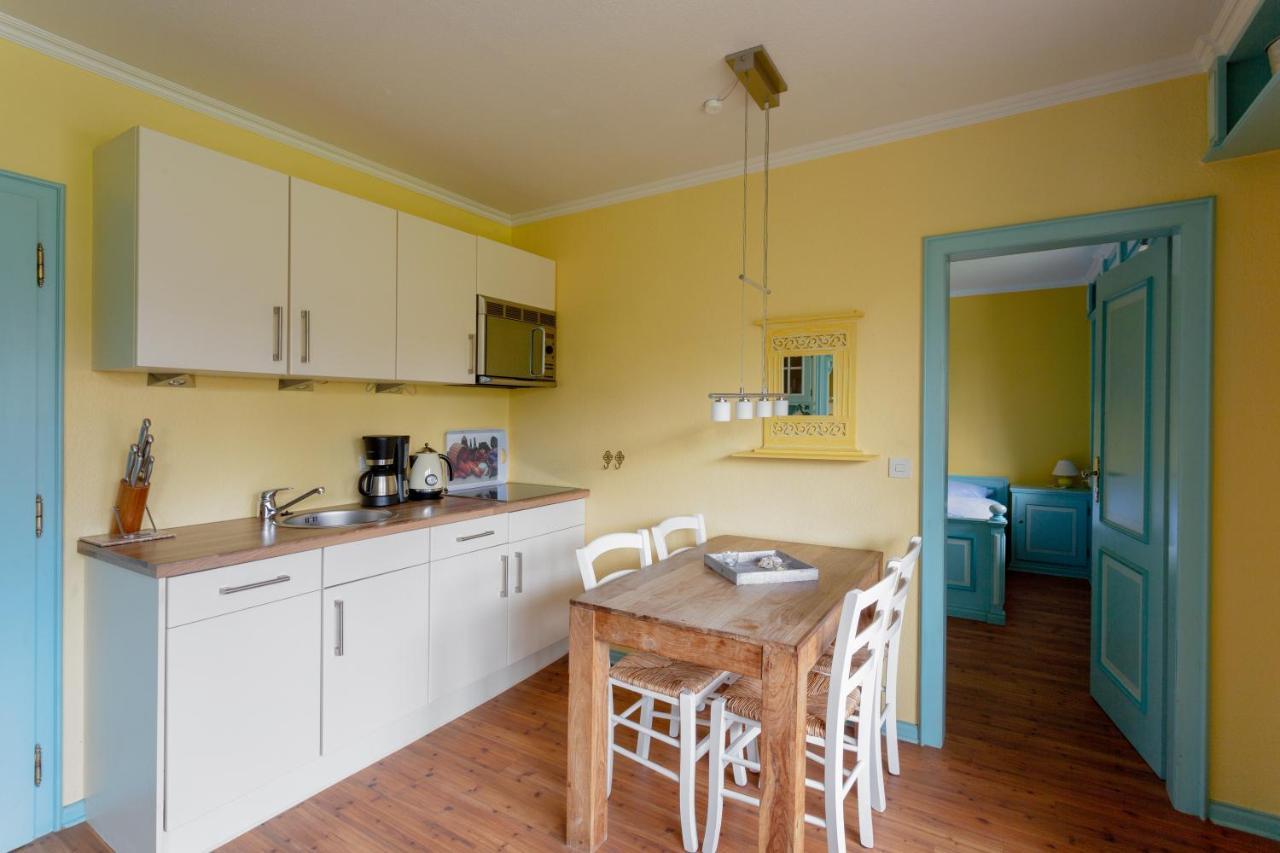 Priel-Hues Apartment List Bagian luar foto