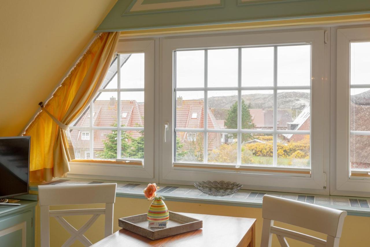 Priel-Hues Apartment List Bagian luar foto