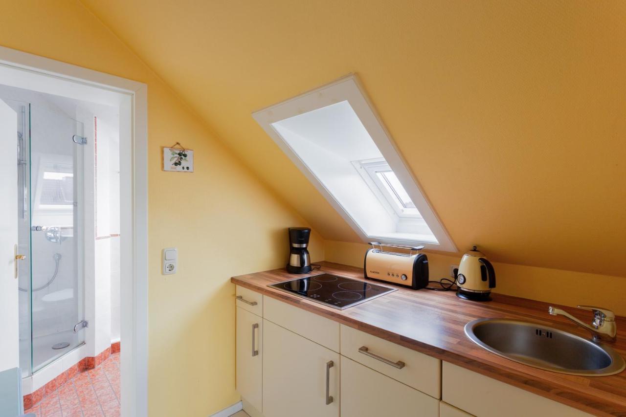Priel-Hues Apartment List Bagian luar foto