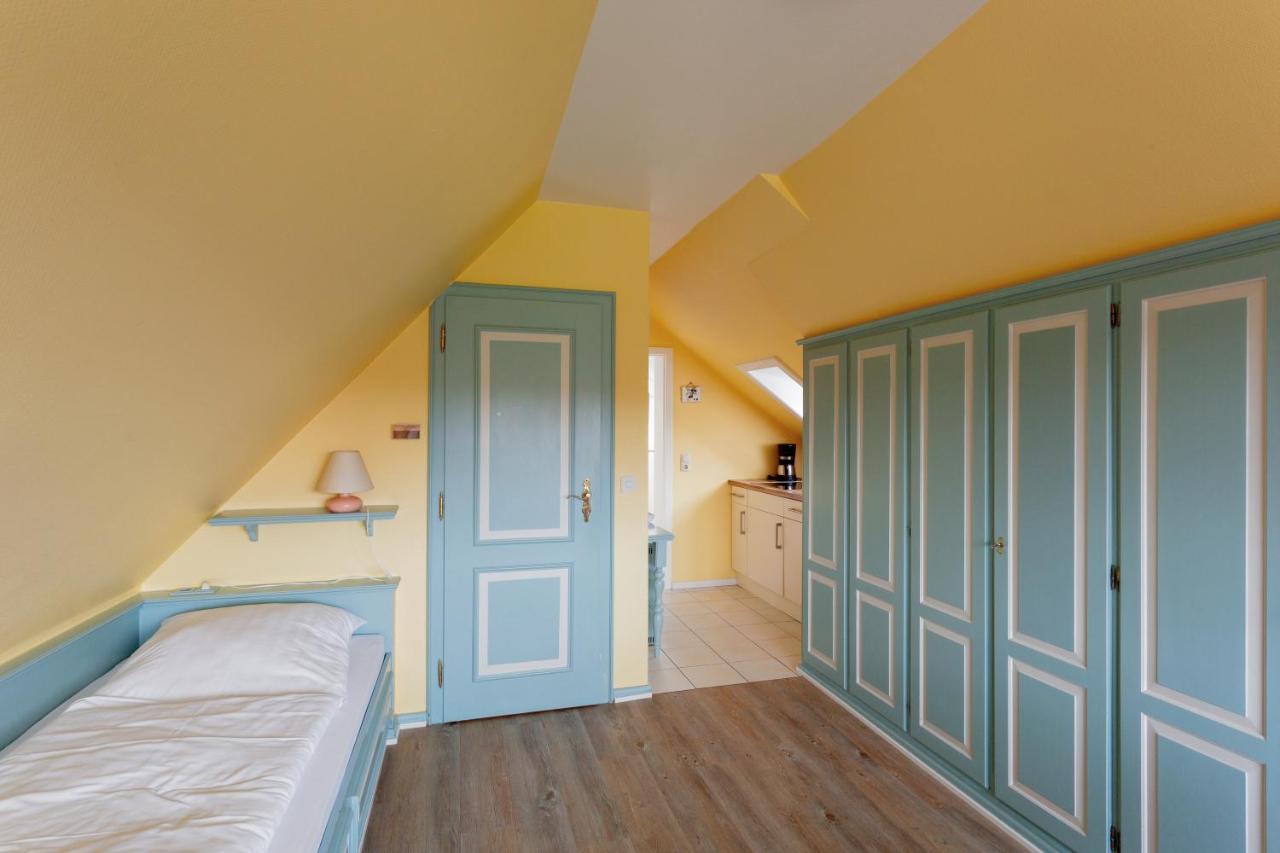 Priel-Hues Apartment List Bagian luar foto