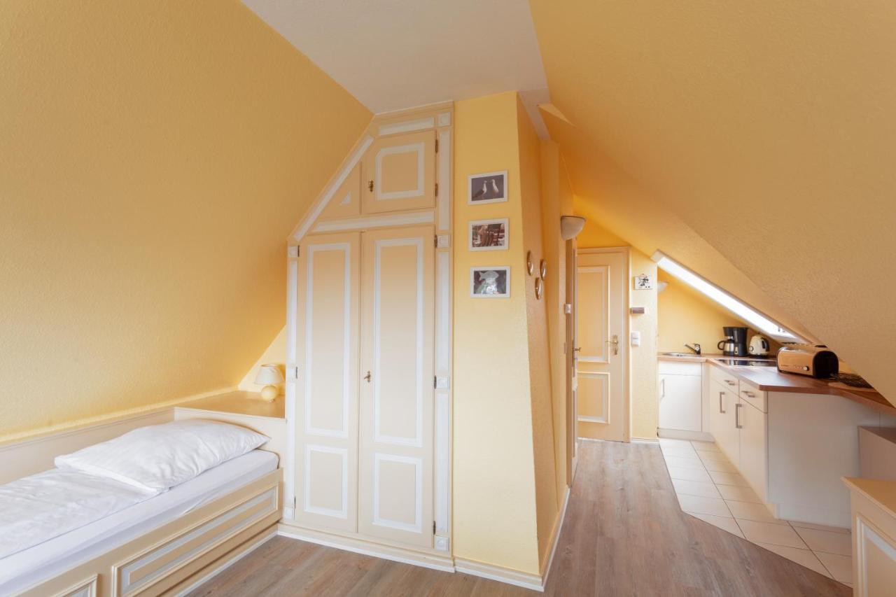 Priel-Hues Apartment List Bagian luar foto